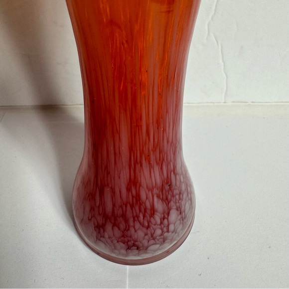 Vintage red and white swirl small vase. Approx. 6.5”H x 2”L. Wavy top design. - Picture 4 of 12